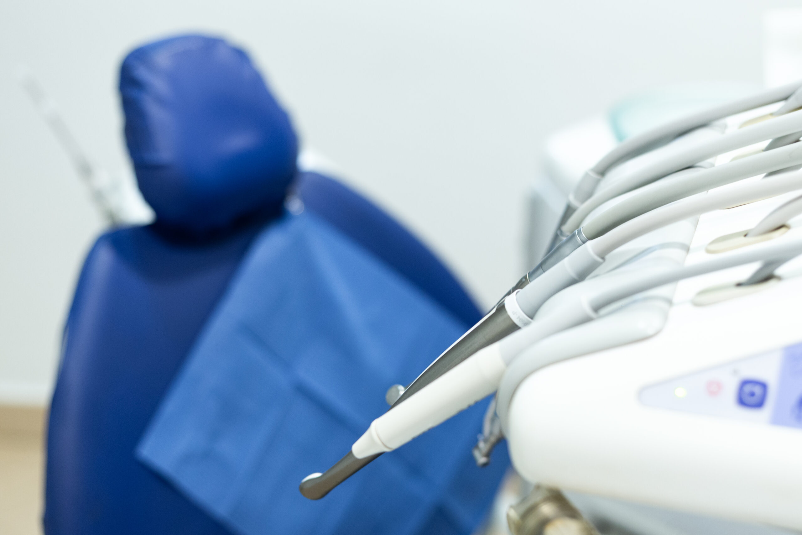 Utensilios silla dental para las consultas de los clientes