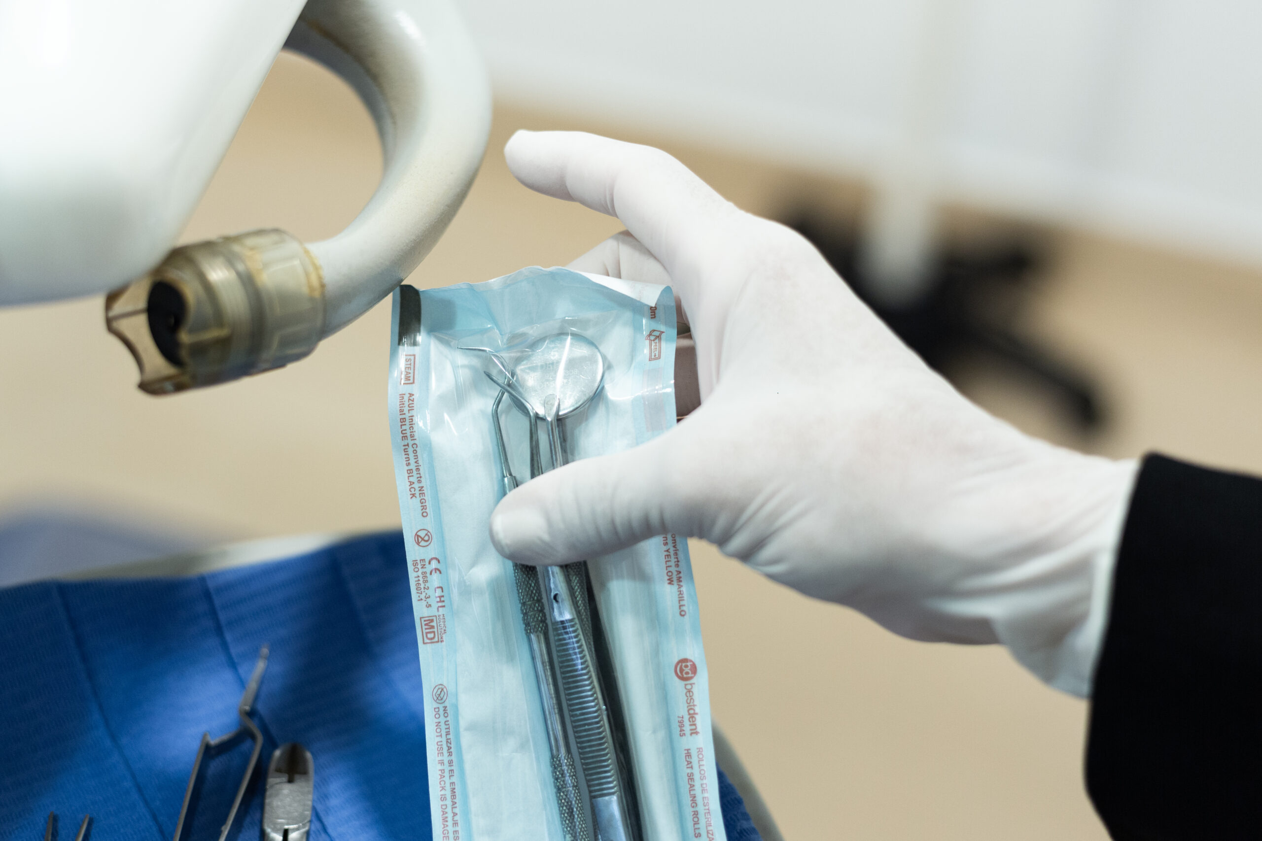 Utensilios dentales en la clínica dental Puchol