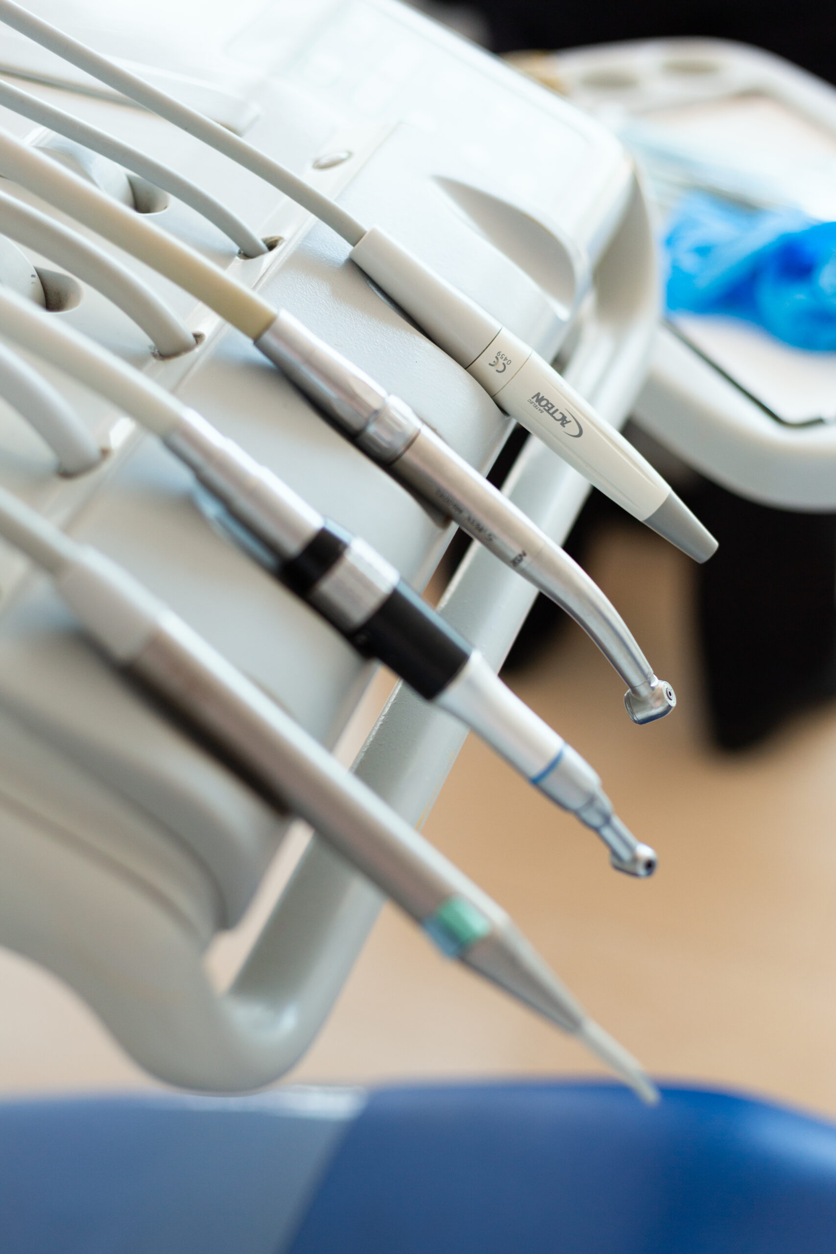 Utensilios silla dental en la clínica dental Puchol