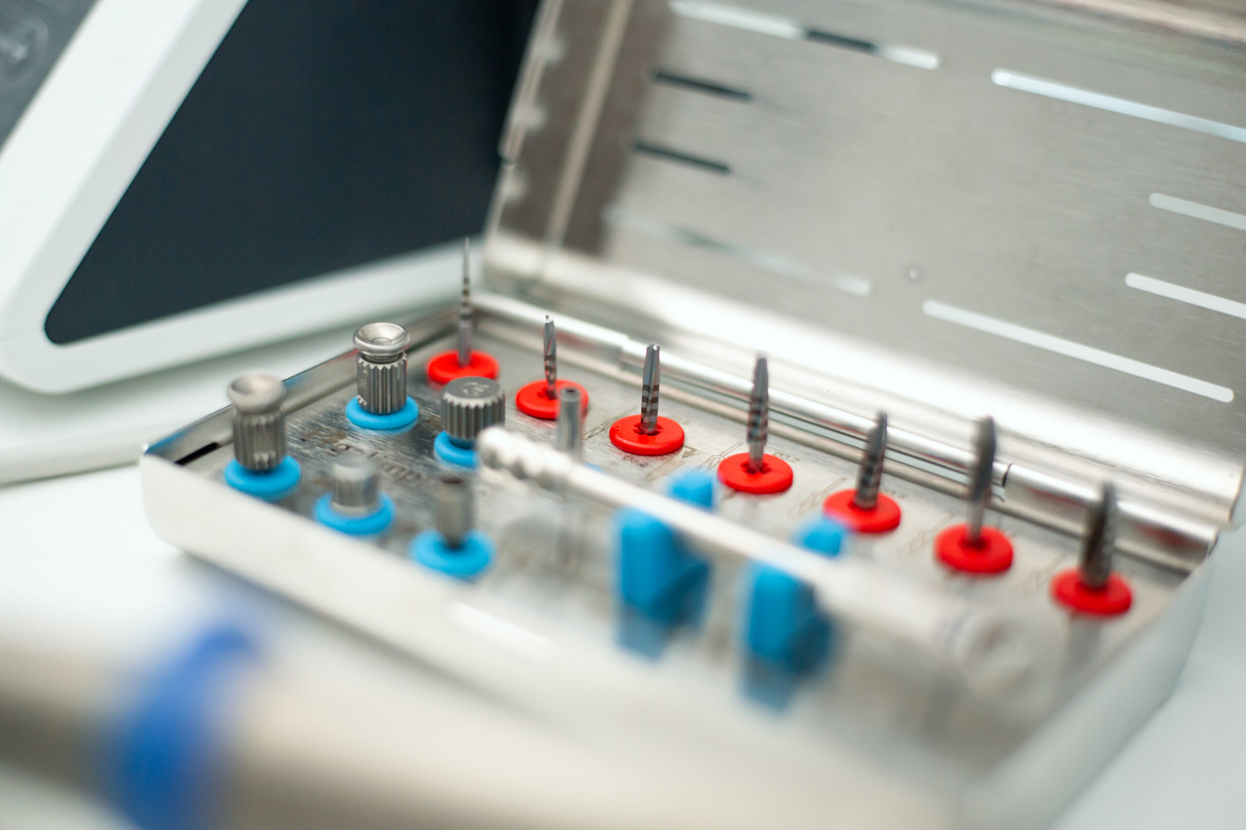 Utensilios dentales en la clínica dental Puchol