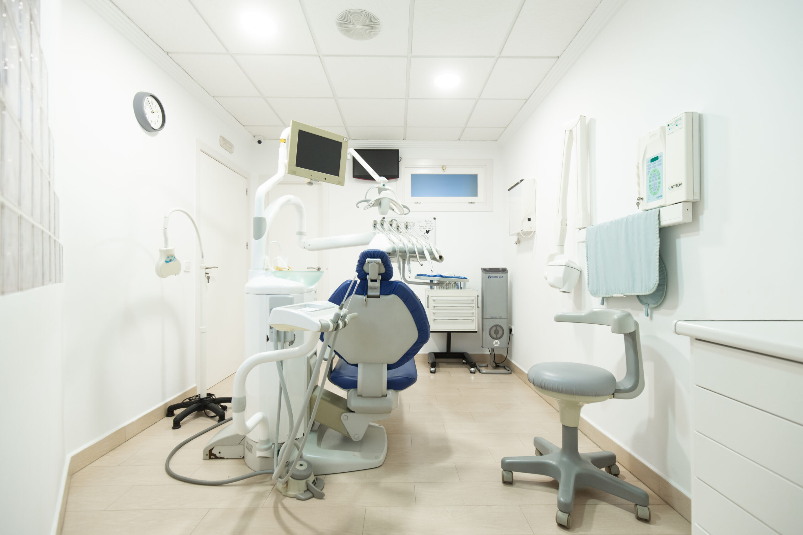 Silla dental para los pacientes de la clínica