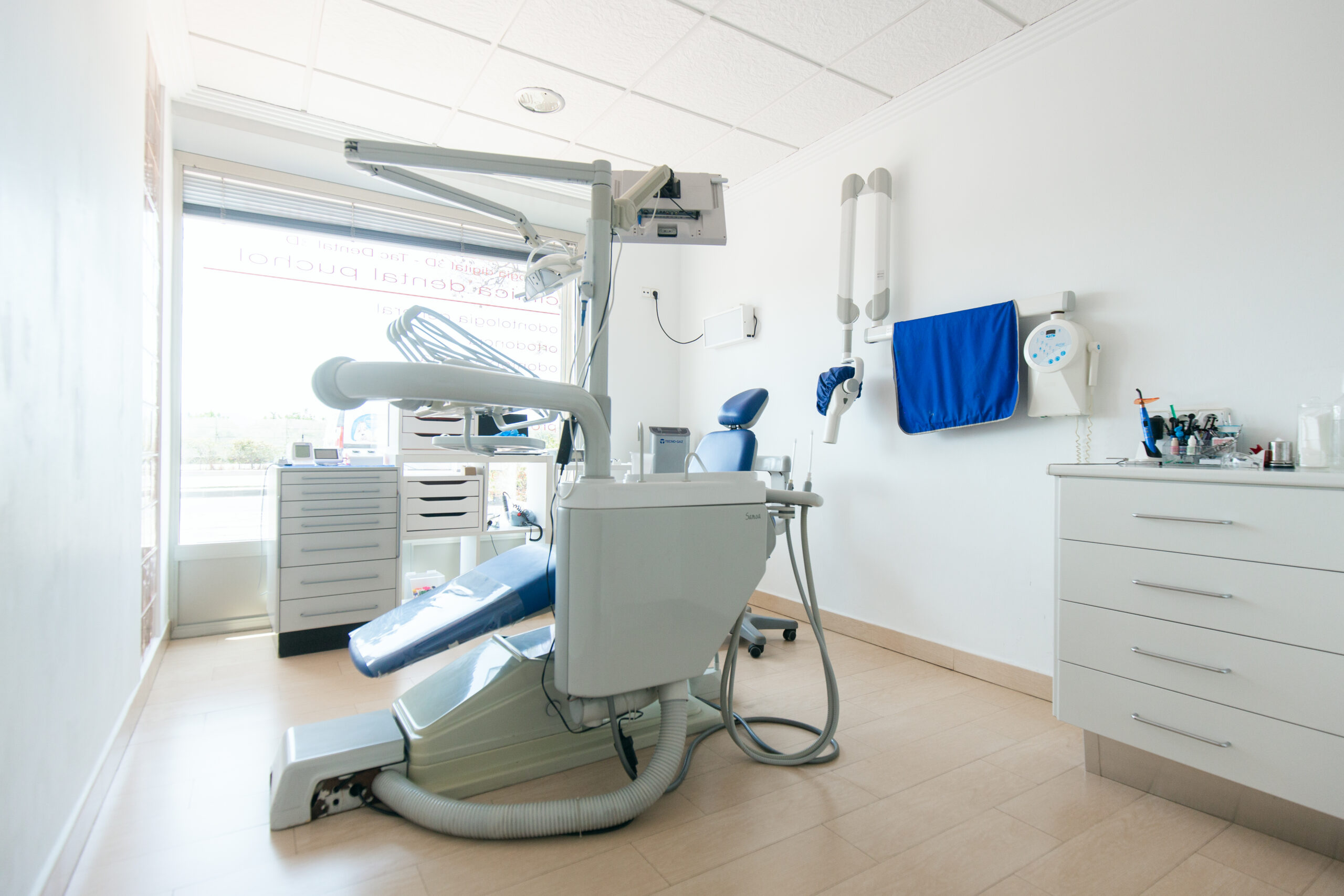 Silla dental para los pacientes de la clínica